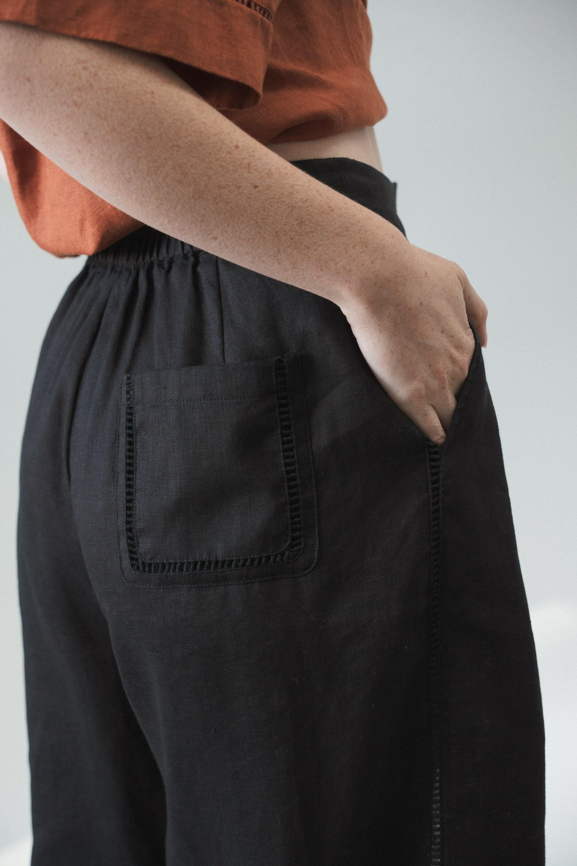 LILLY PILLY Rika linen pants in Black